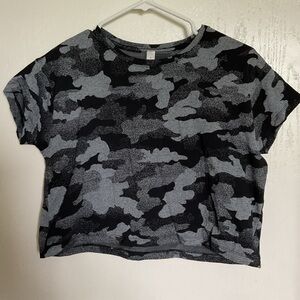 Cropped Lululemon tee